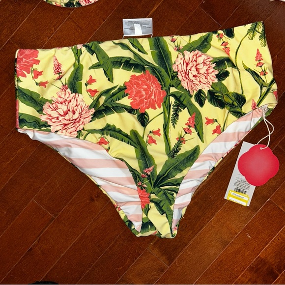 Target x Agua Bendita plus size reversible botanical floral bikini - Picture 6 of 10